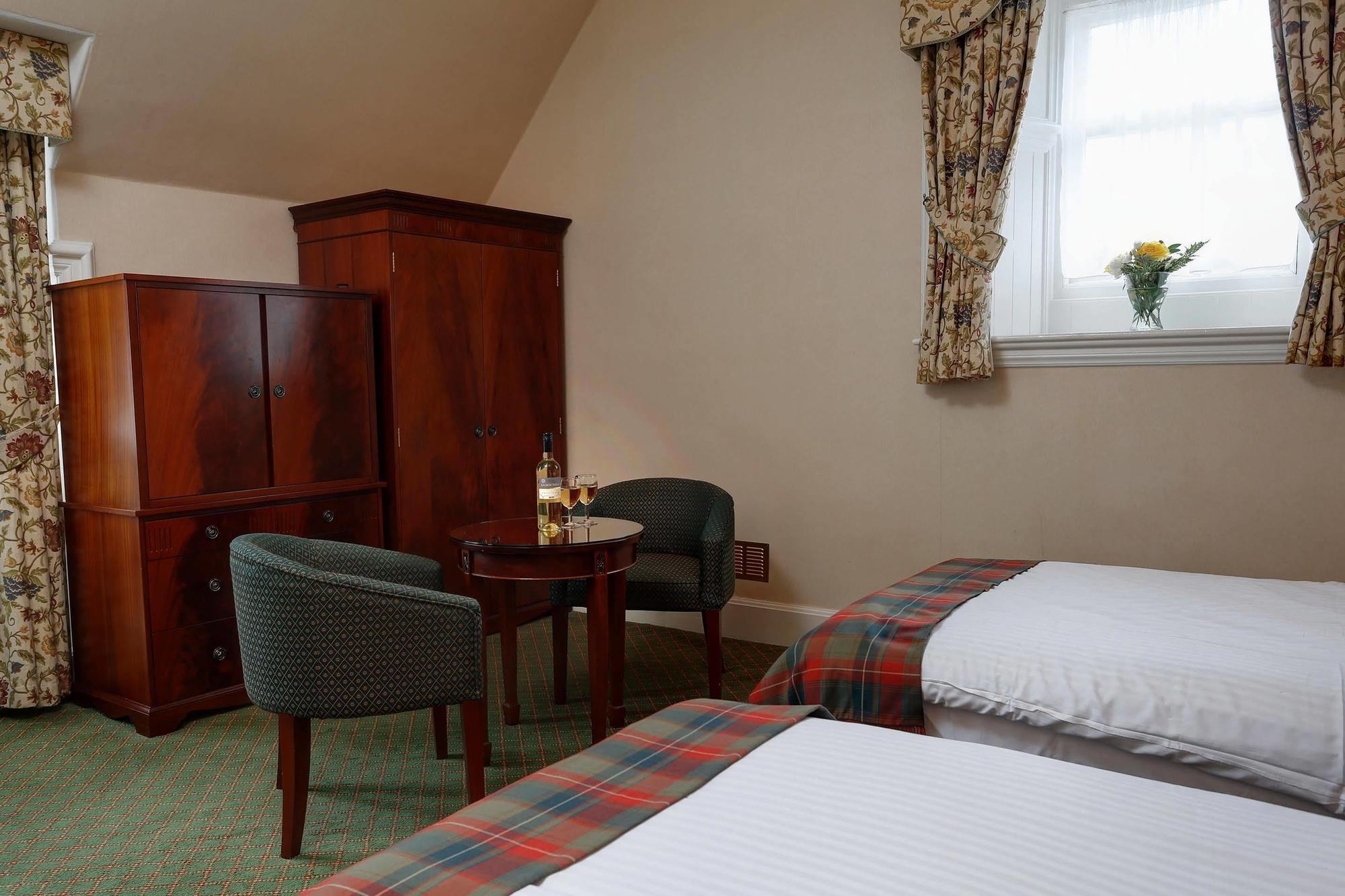 Best Western Cartland Bridge Hotel Ланарк Стая снимка